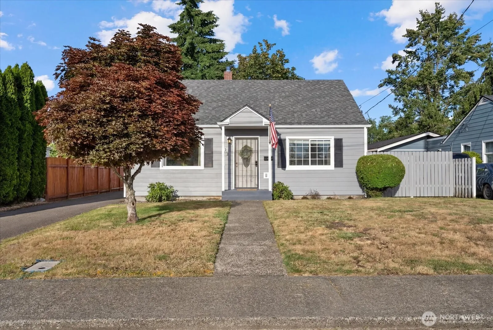 Property photo for 833 S Macarthur Street, Tacoma photo 2
