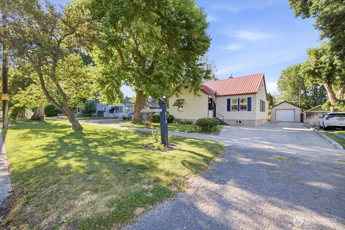 Property photo for 810 W Albany Ave, Kennewick photo 2
