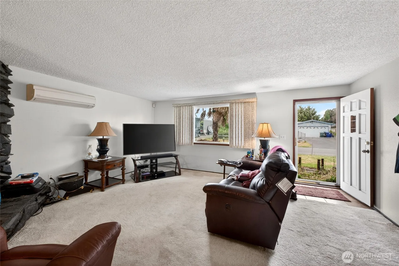 Property photo for 925 139th Street E, Tacoma photo 2