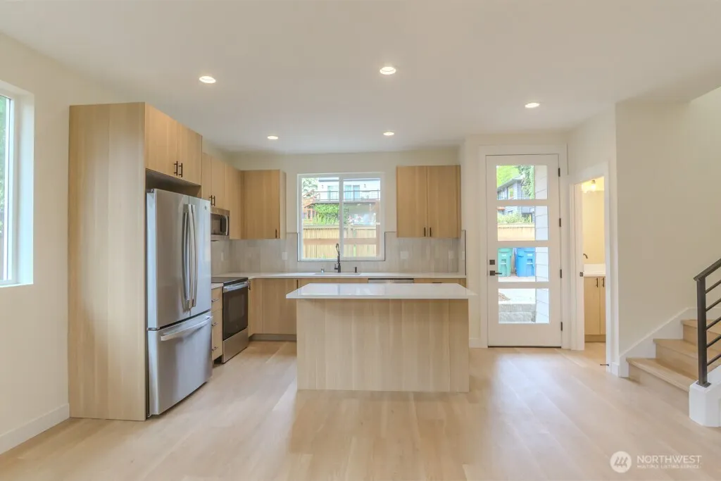 Property photo for 2621 35th Avenue W, Seattle photo 4