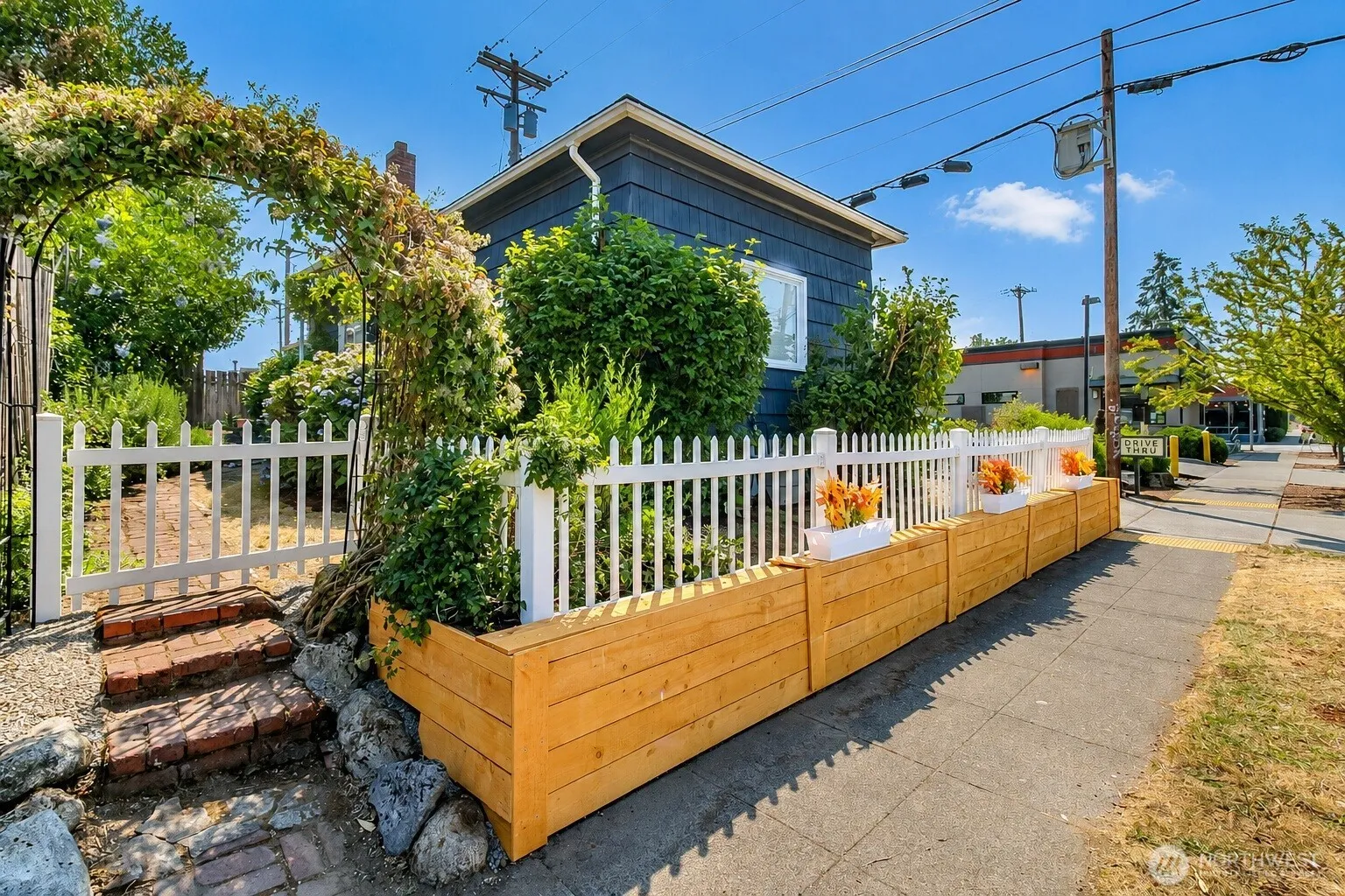 Property photo for 611 N Junett Street N, Tacoma