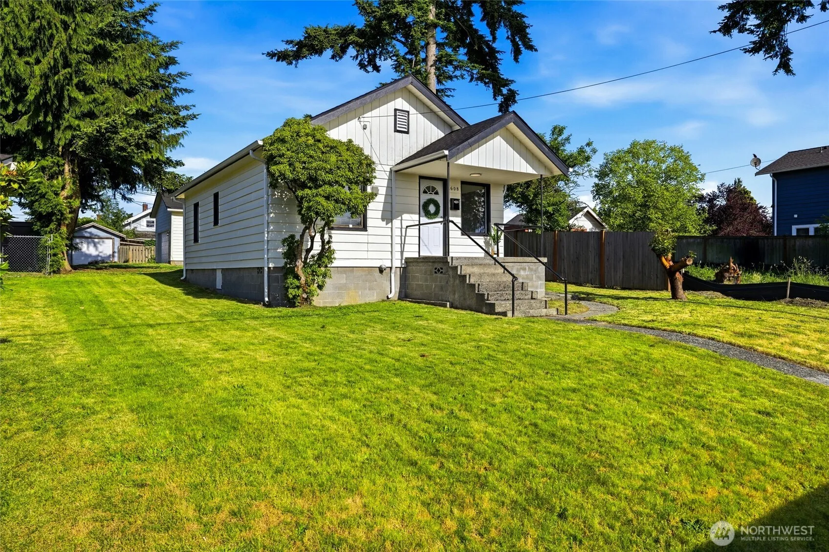 Property photo for 1608 Cedar Street, Everett
