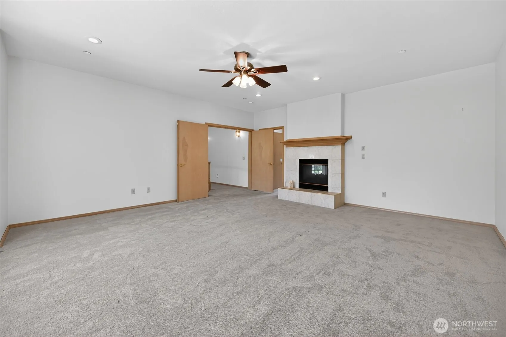 Property photo for 18432 W Lake Desire Drive Se, Renton photo 3
