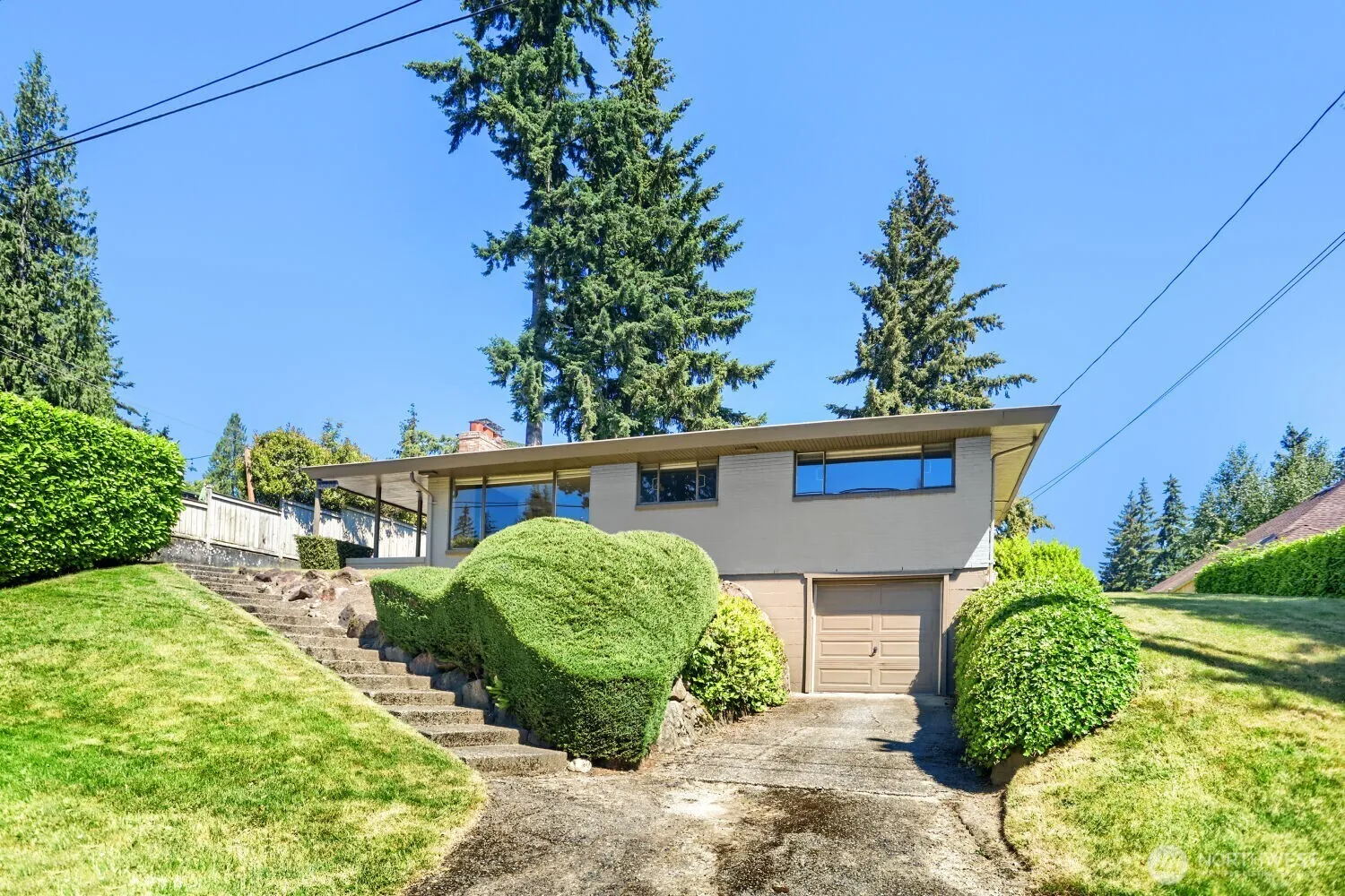 Property photo for 10012 Ne 22nd Street, Bellevue photo 2