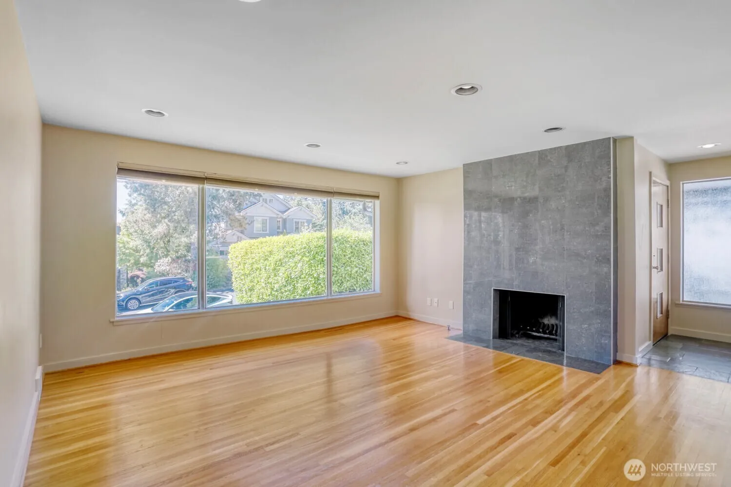 Property photo for 10012 Ne 22nd Street, Bellevue photo 3