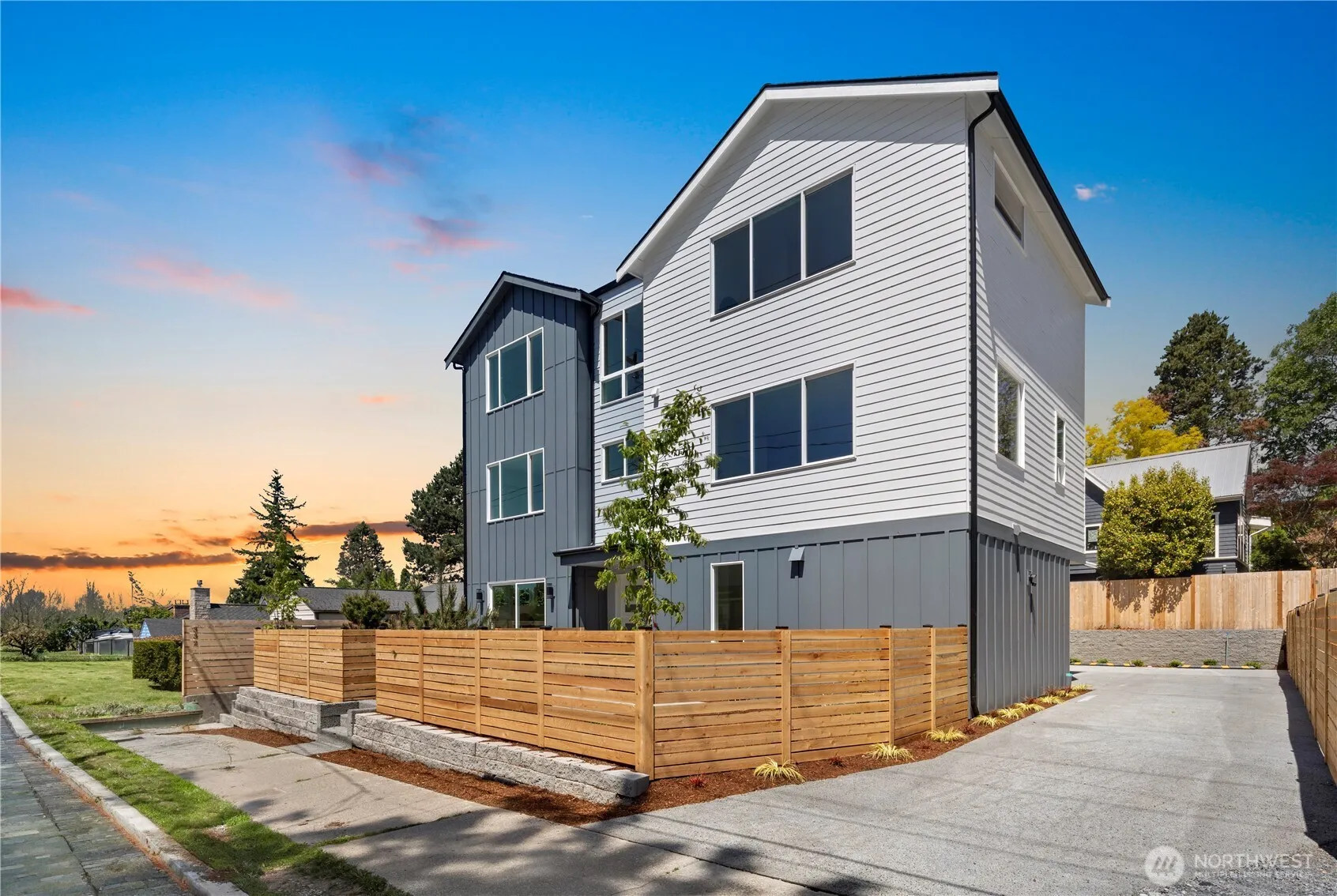 Property photo for 332 Ne 90th Street, Seattle photo 2