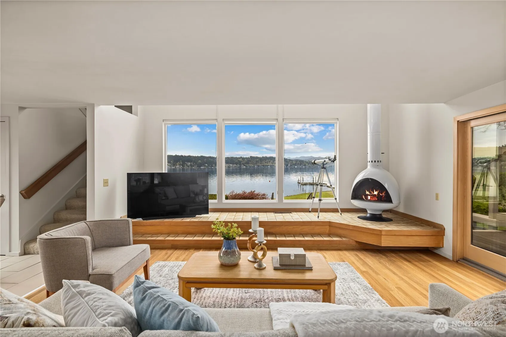 Property photo for 3418 W Lake Sammamish Parkway Se, Bellevue photo 4