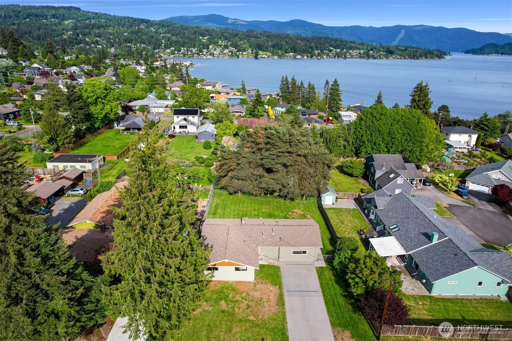 Property photo for 2600 Sylvan Street, Bellingham photo 2