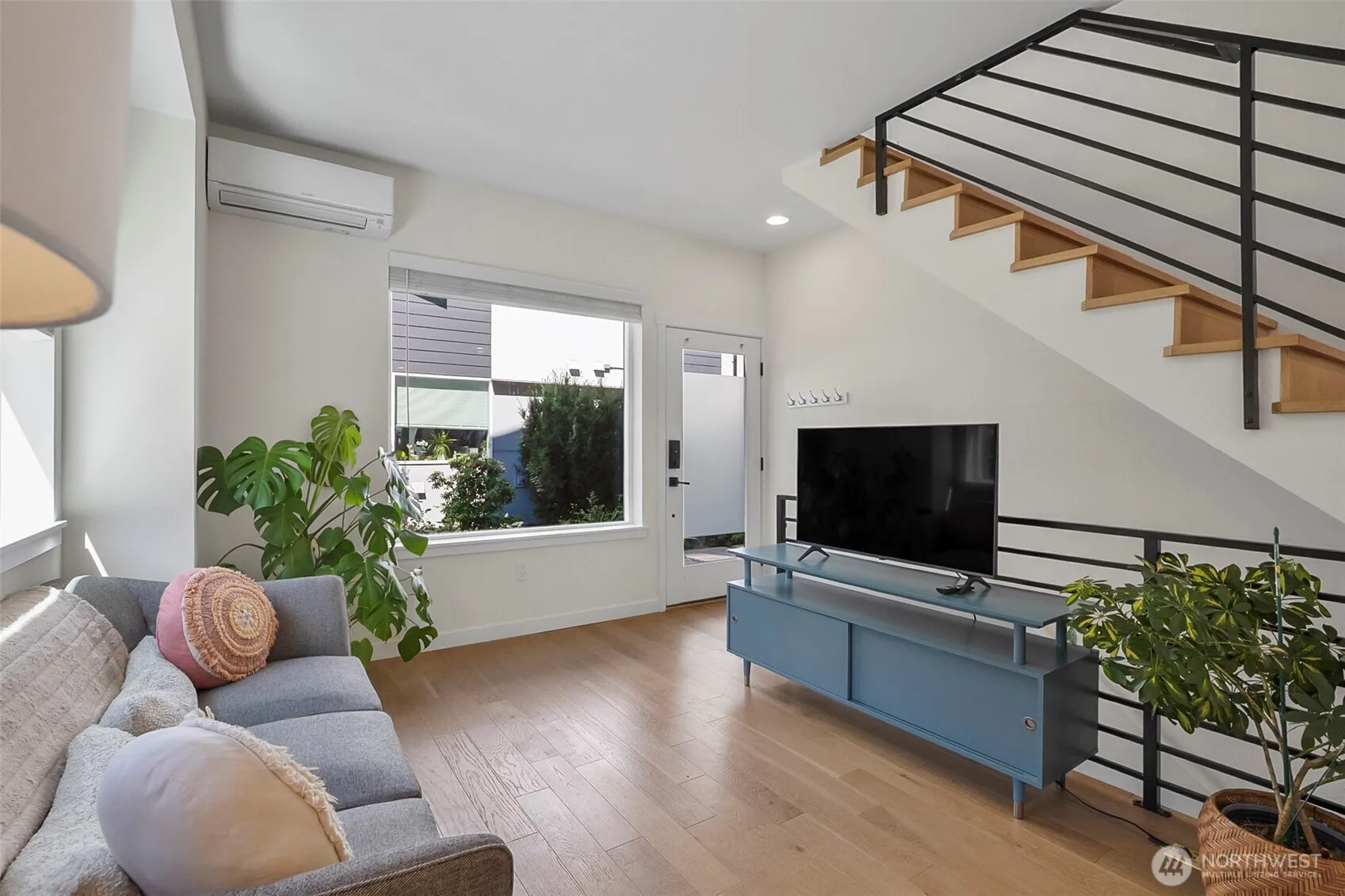 Property photo for 5244 Brooklyn Avenue Ne #a, Seattle photo 3