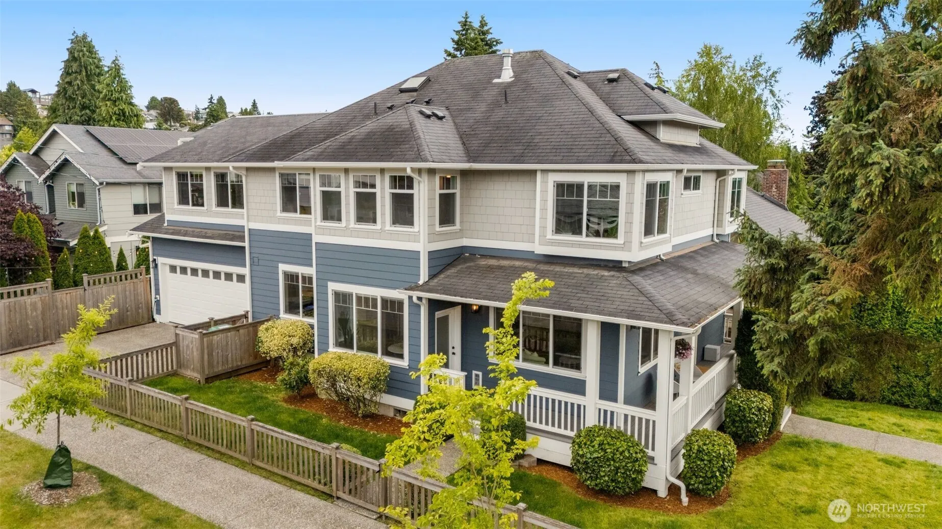 Property photo for 4700 49th Avenue Sw, Seattle photo 2