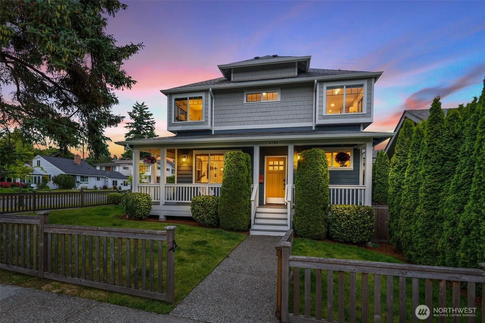 Property photo for 4700 49th Avenue Sw, Seattle photo 4