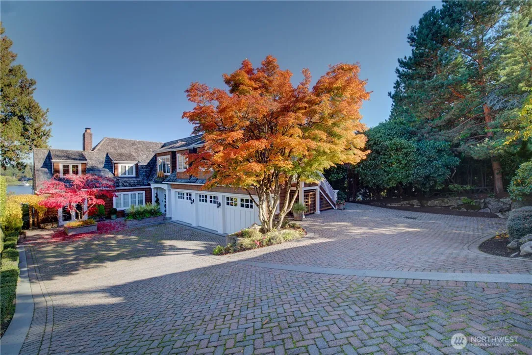 Property photo for 3608 Evergreen Point Road, Medina photo 2