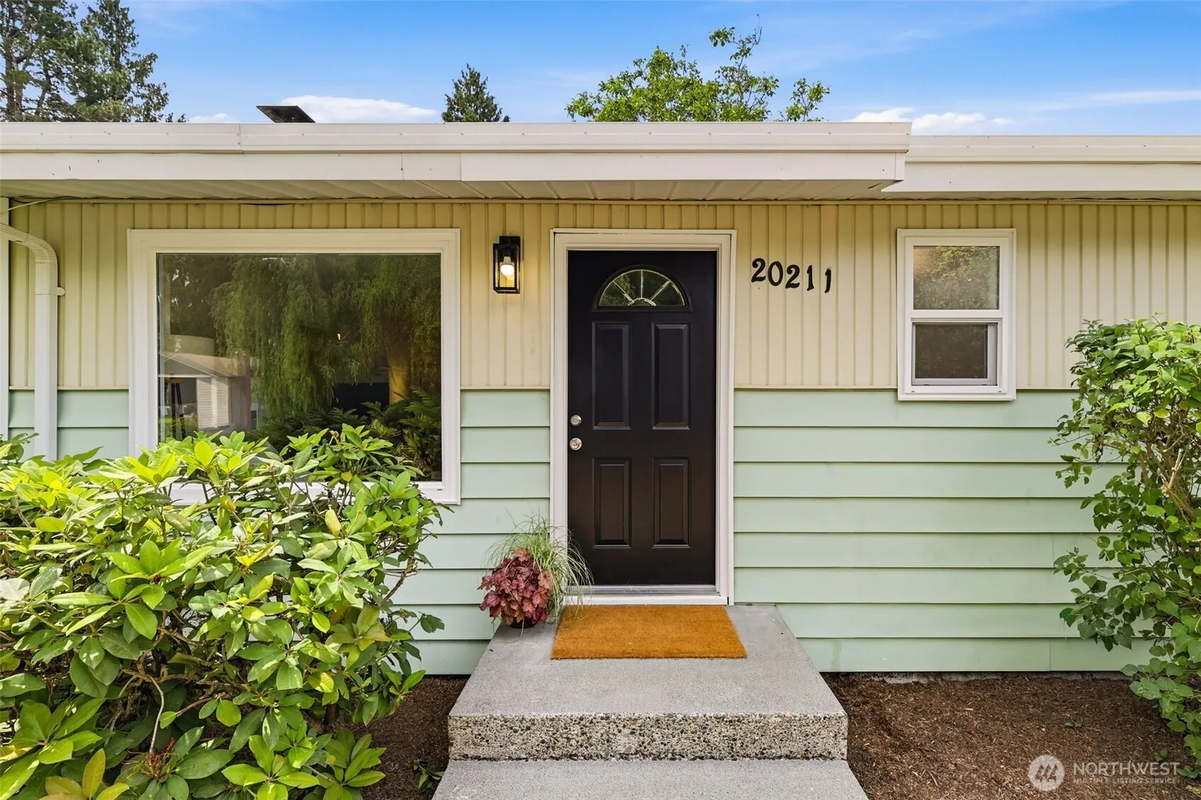 Property photo for 20211 24th Avenue Ne, Shoreline photo 2