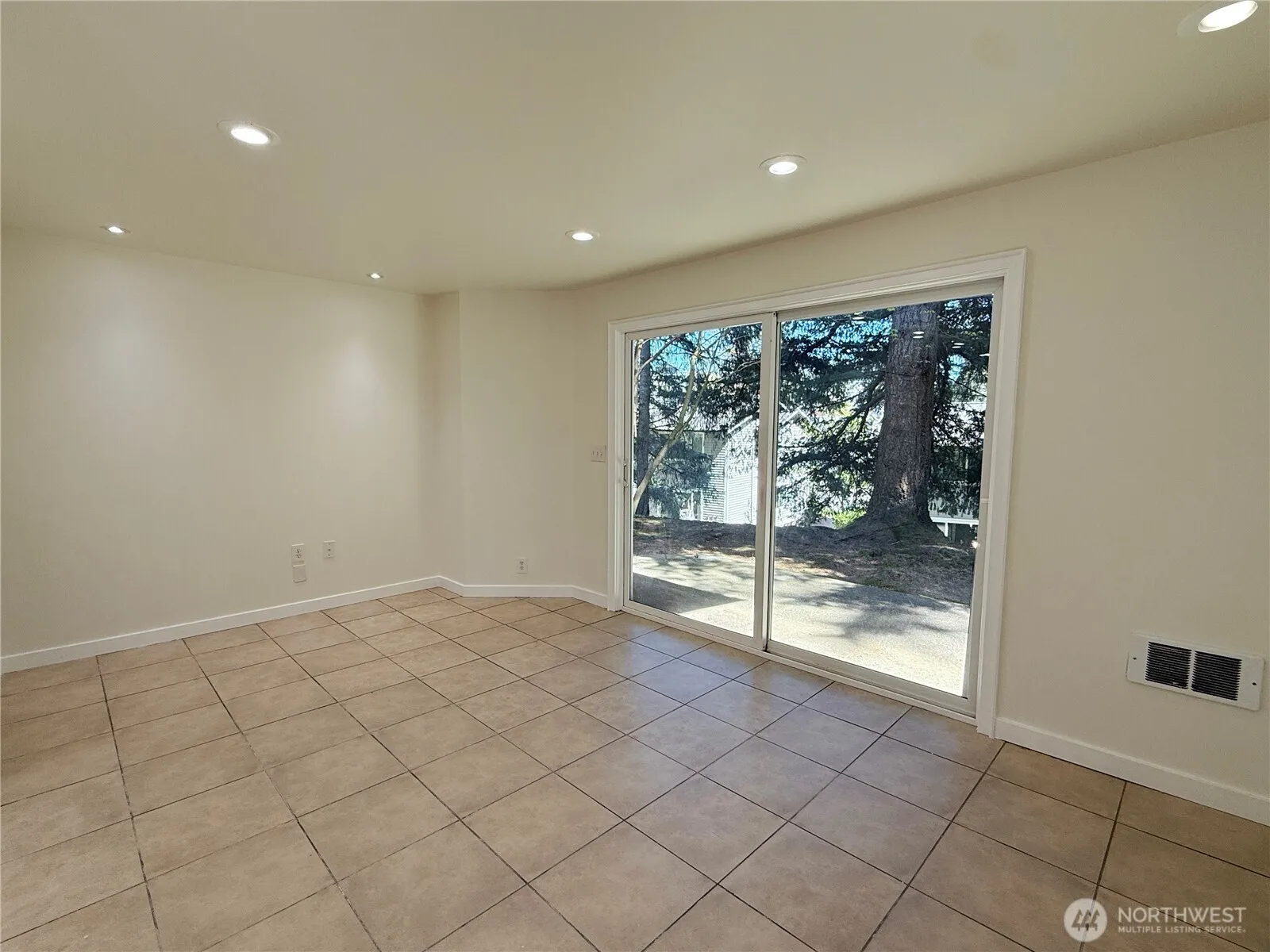 Property photo for 1526 192nd Street Se #p4, Bothell photo 4