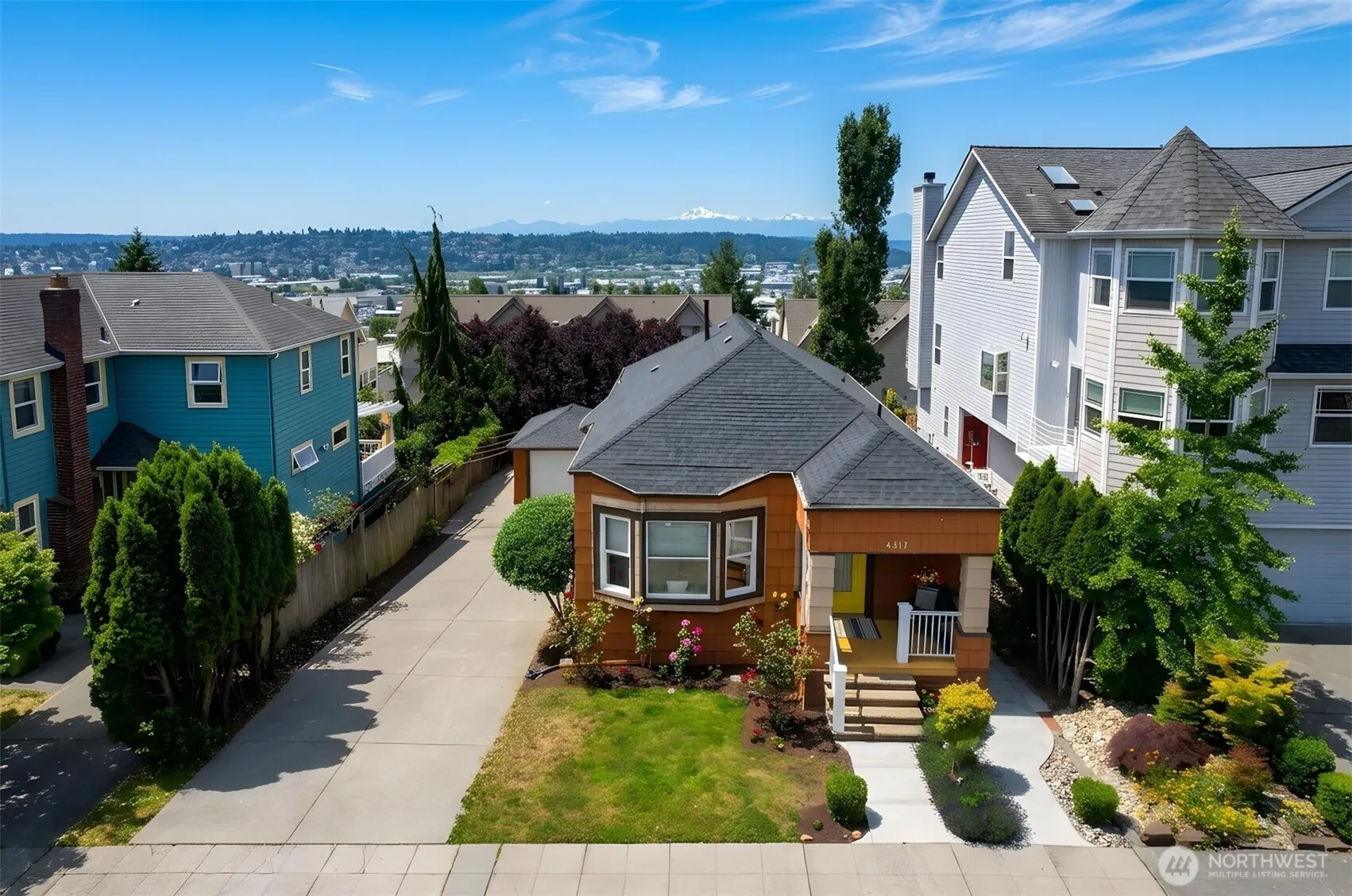 Property photo for 4317 Phinney Avenue N, Seattle photo 2