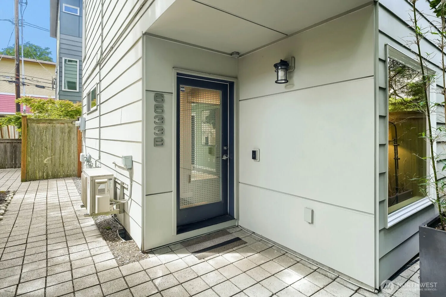 Property photo for 6533 34th Avenue Sw #b, Seattle photo 4