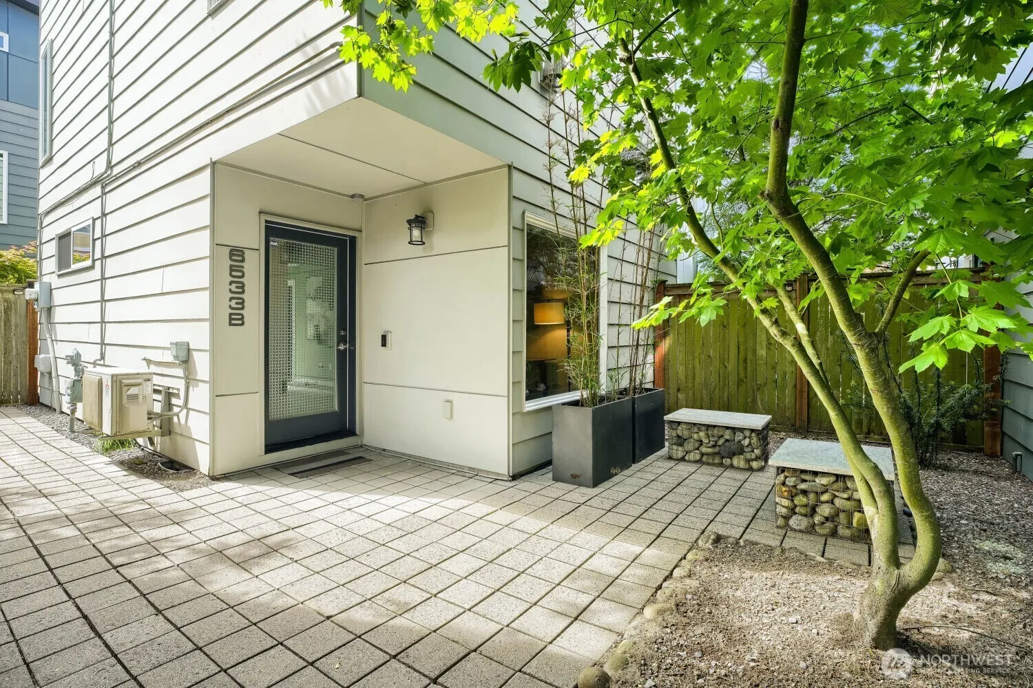 Property photo for 6533 34th Avenue Sw #b, Seattle photo 2