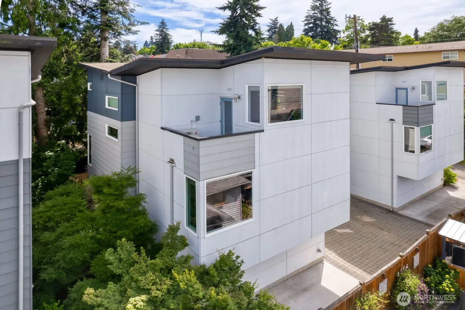 Property photo for 6533 34th Avenue Sw #b, Seattle photo 3