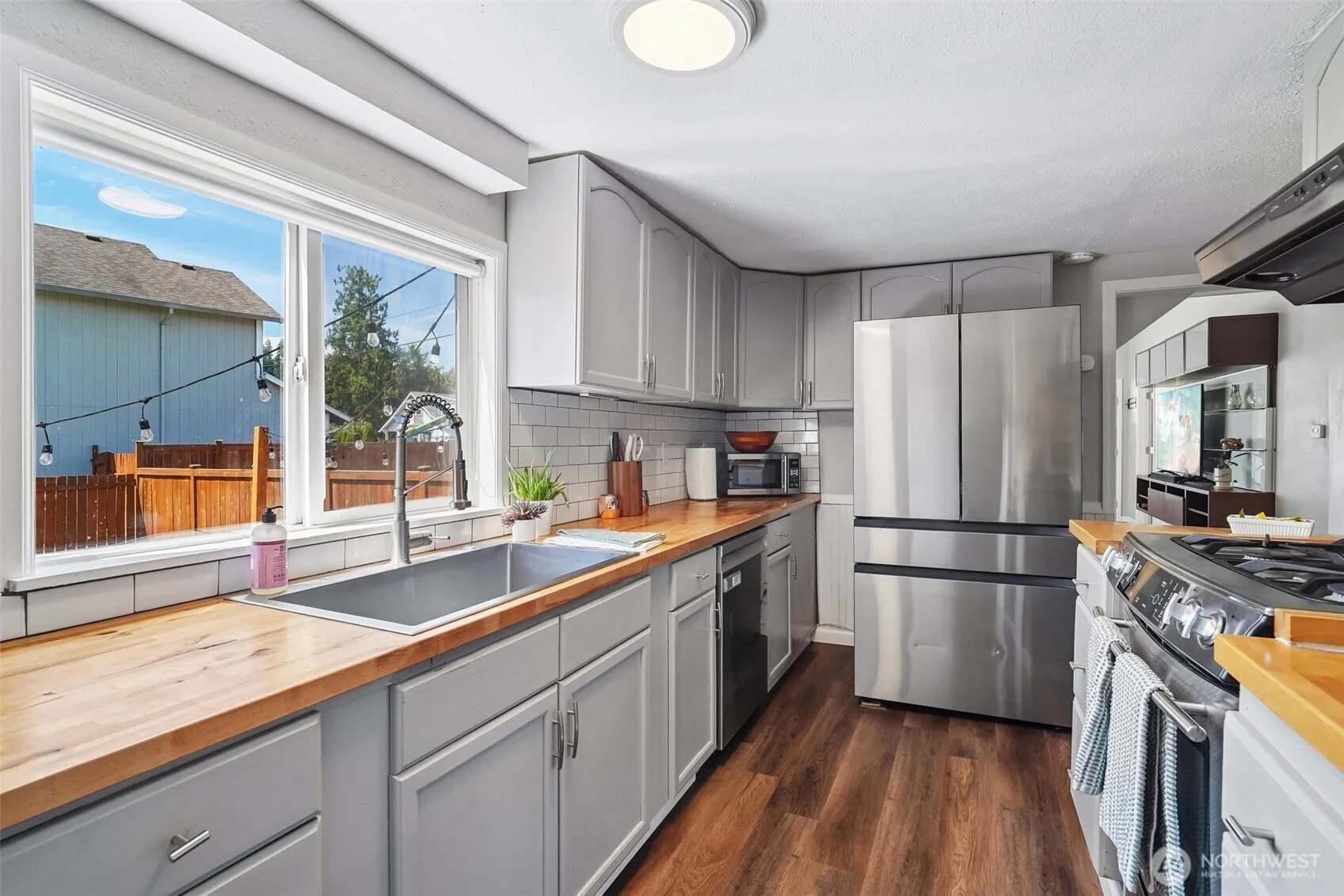 Property photo for 221 3rd Avenue Nw, Pacific photo 5