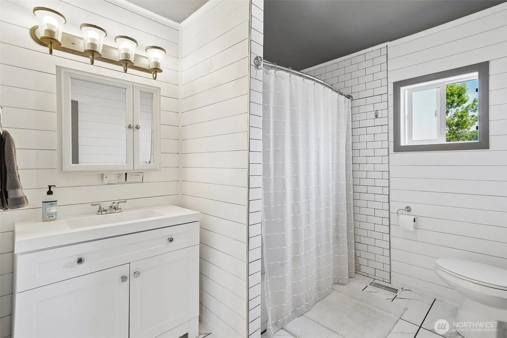 Property photo for 221 3rd Avenue Nw, Pacific photo 4