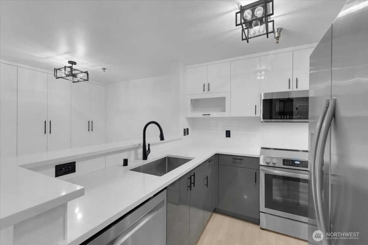 Property photo for 975 Abeerdeen Avenue Ne #d105, Renton photo 4