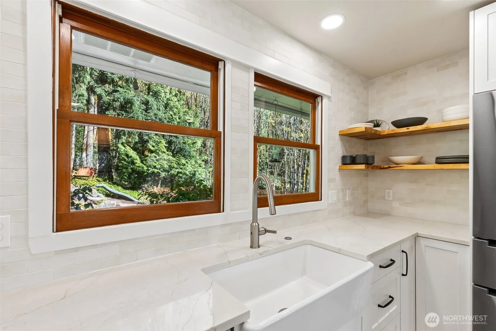 Property photo for 7238 Lakemont Boulevard Se, Bellevue photo 5