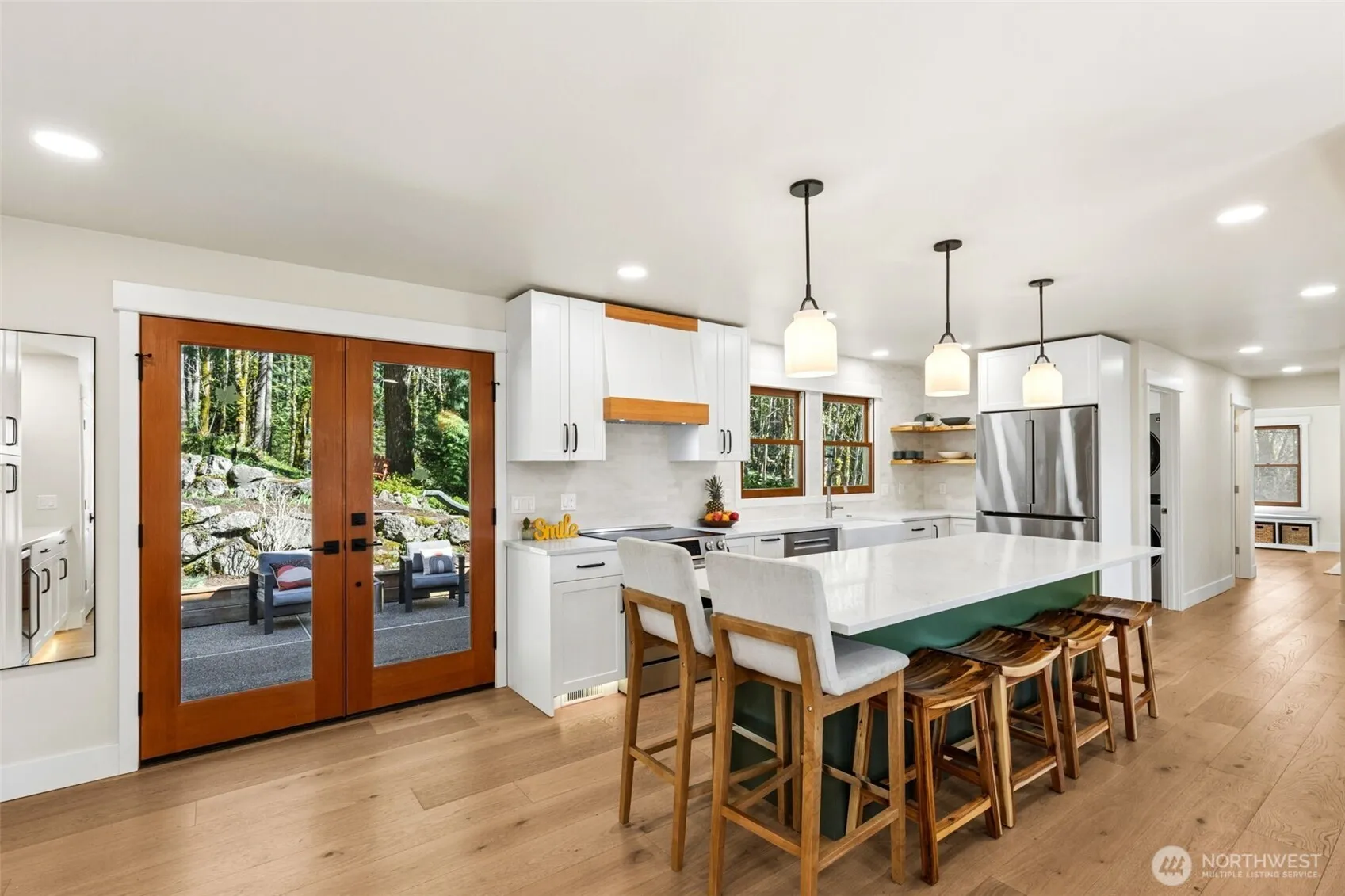 Property photo for 7238 Lakemont Boulevard Se, Bellevue photo 2
