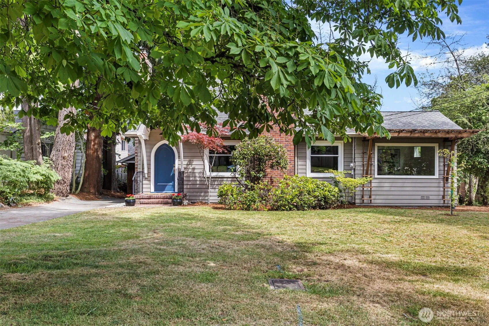Property photo for 11048 23rd Avenue Ne, Seattle photo 2