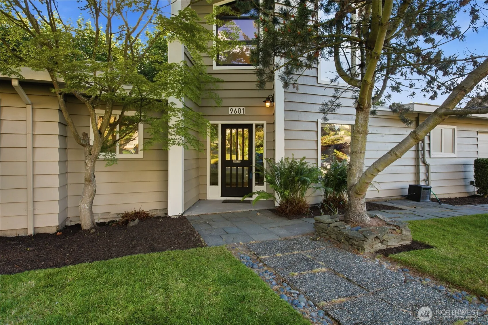 Property photo for 9601 Nw 21st Ave, Seattle photo 2