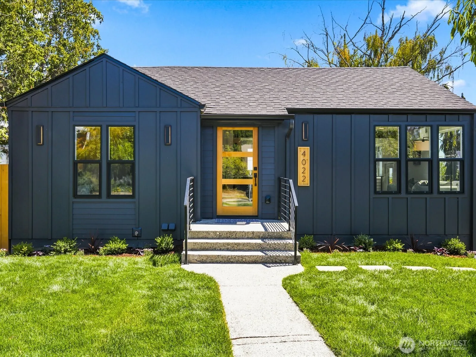Property photo for 4022 37th Avenue Sw, Seattle photo 2
