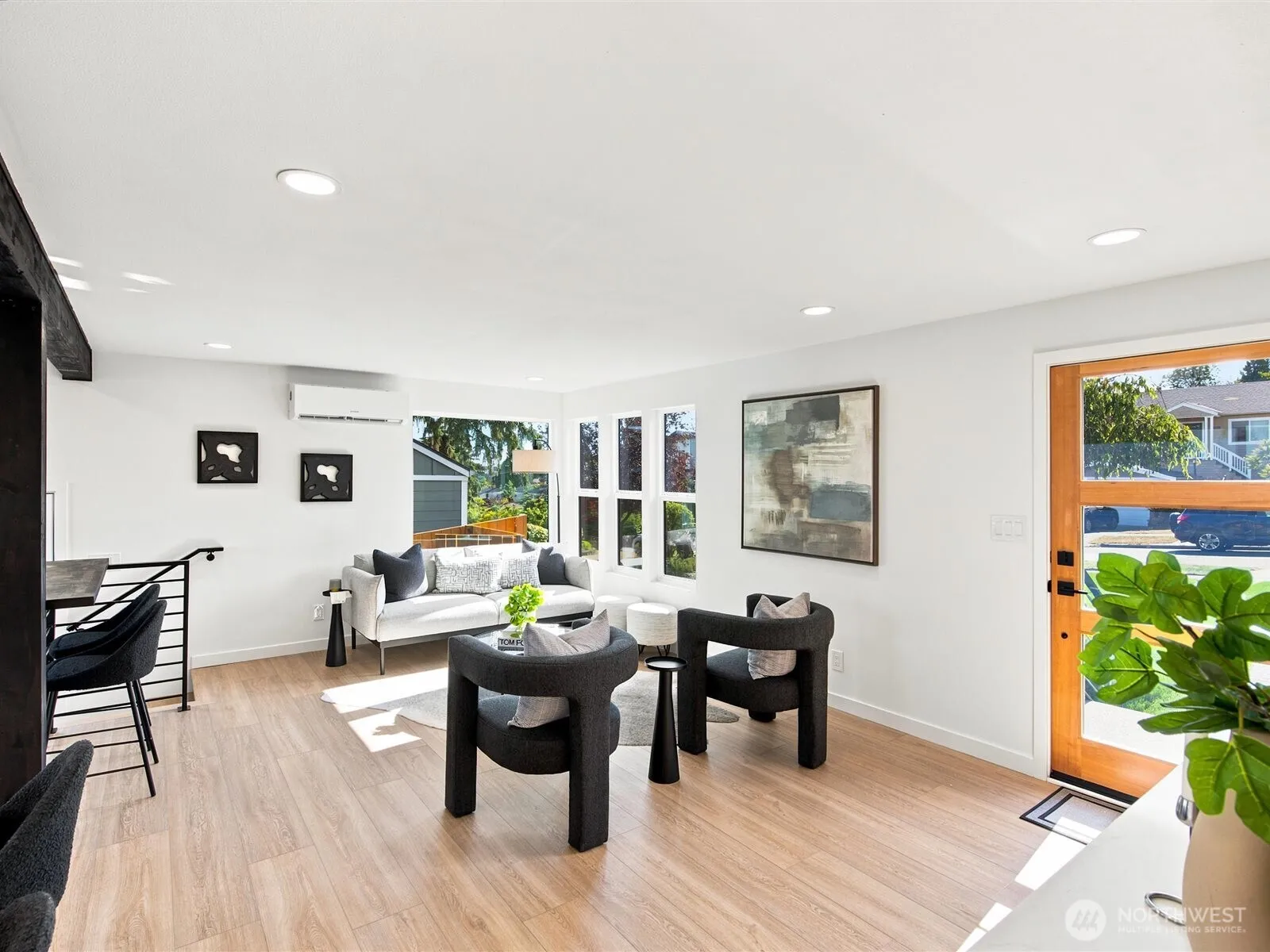 Property photo for 4022 37th Avenue Sw, Seattle photo 4