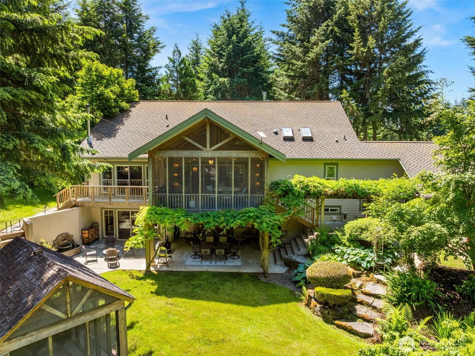 Property photo for 11500 Weisenberger Road Se, Rainier
