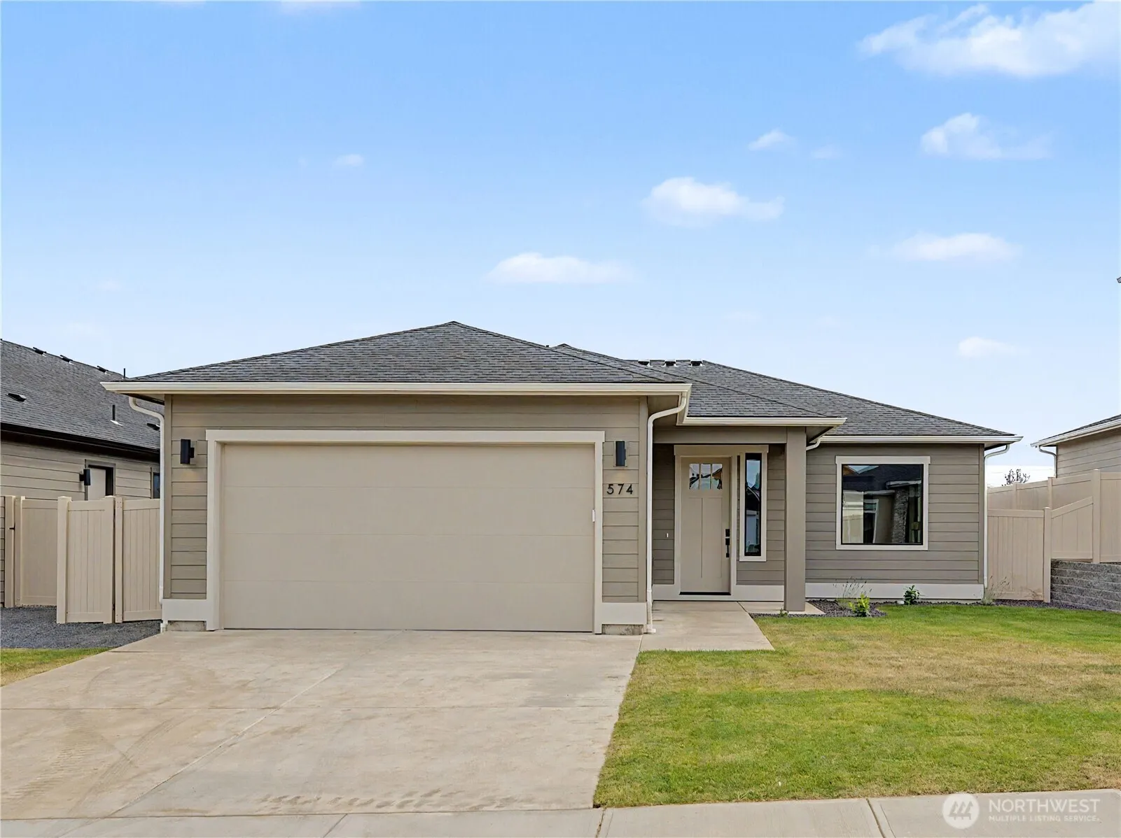 Property photo for 574 S Oasis Loop, East Wenatchee photo 2