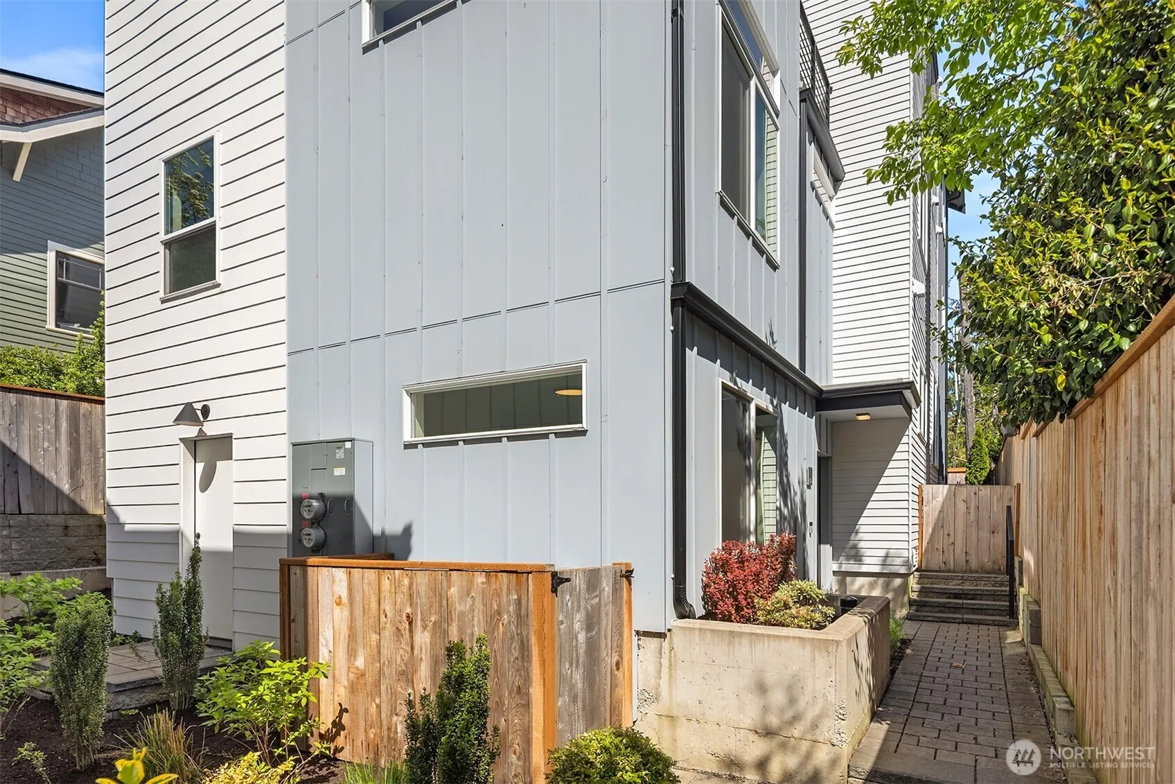 Property photo for 1802 38th Avenue, Seattle photo 2