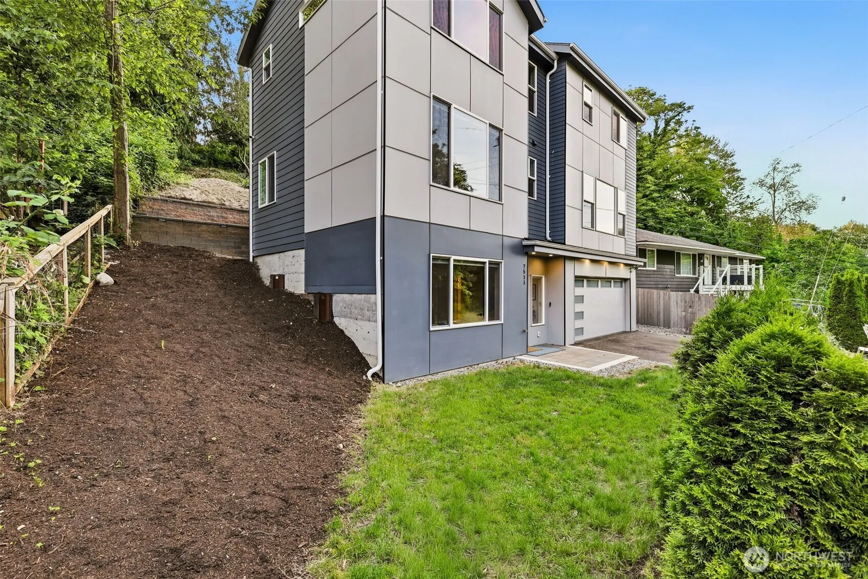 Property photo for 7511 Dumar Way Sw, Seattle