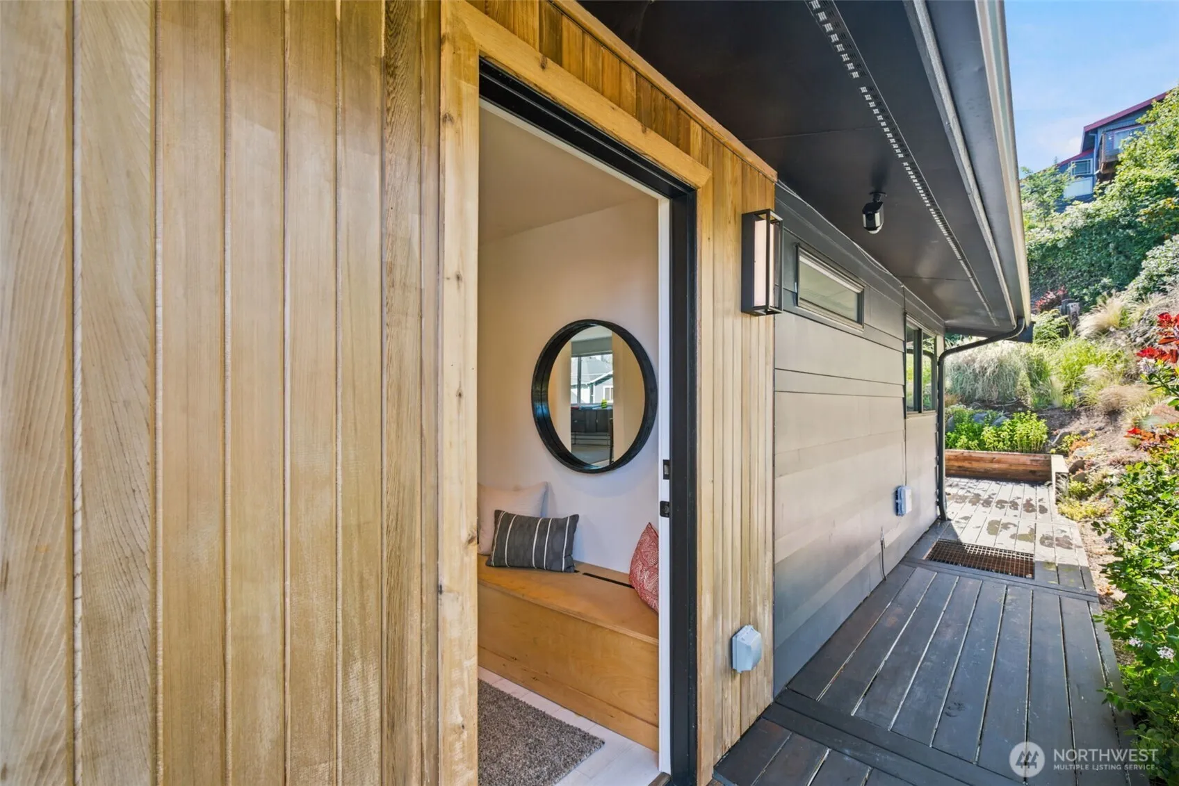 Property photo for 425 26th Avenue E, Seattle photo 3