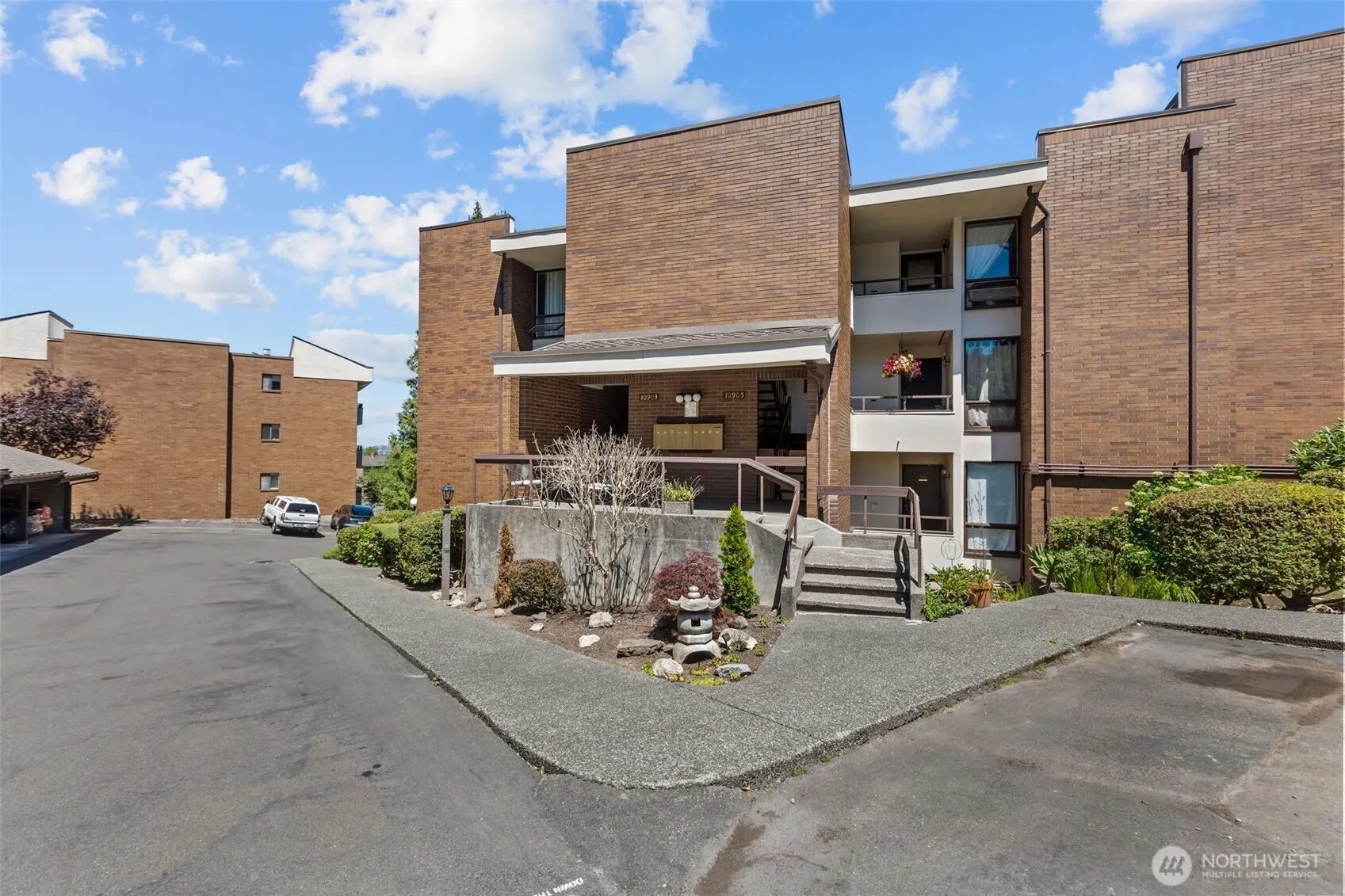 Property photo for 10903 Glen Acres Drive S #b, Seattle photo 3