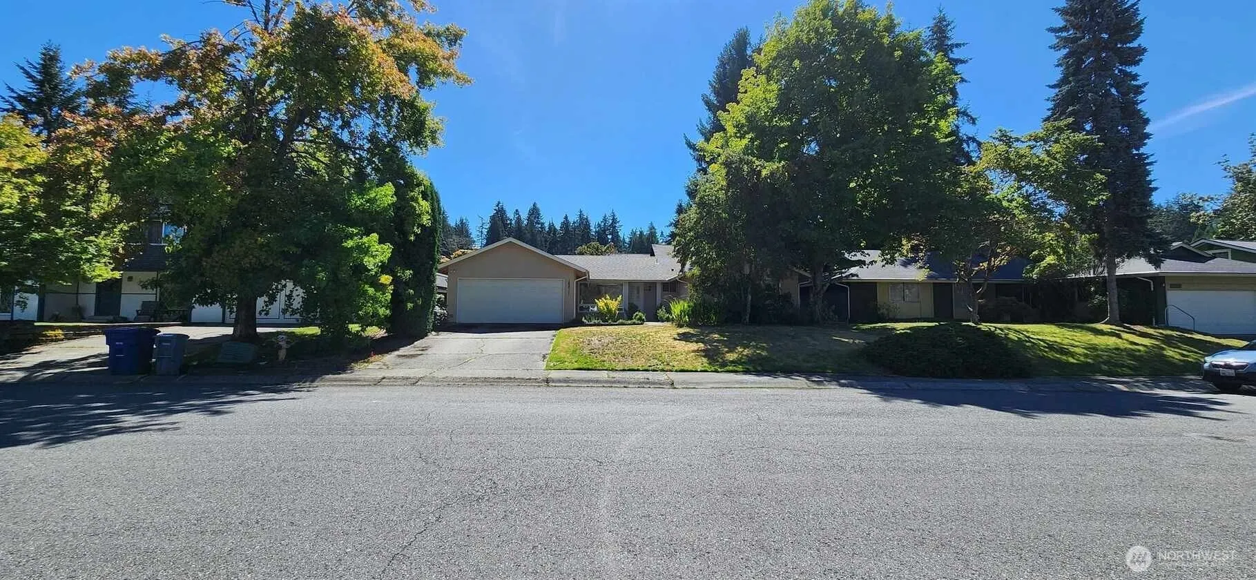 Property photo for 16811 Ne 32nd Street, Bellevue photo 2