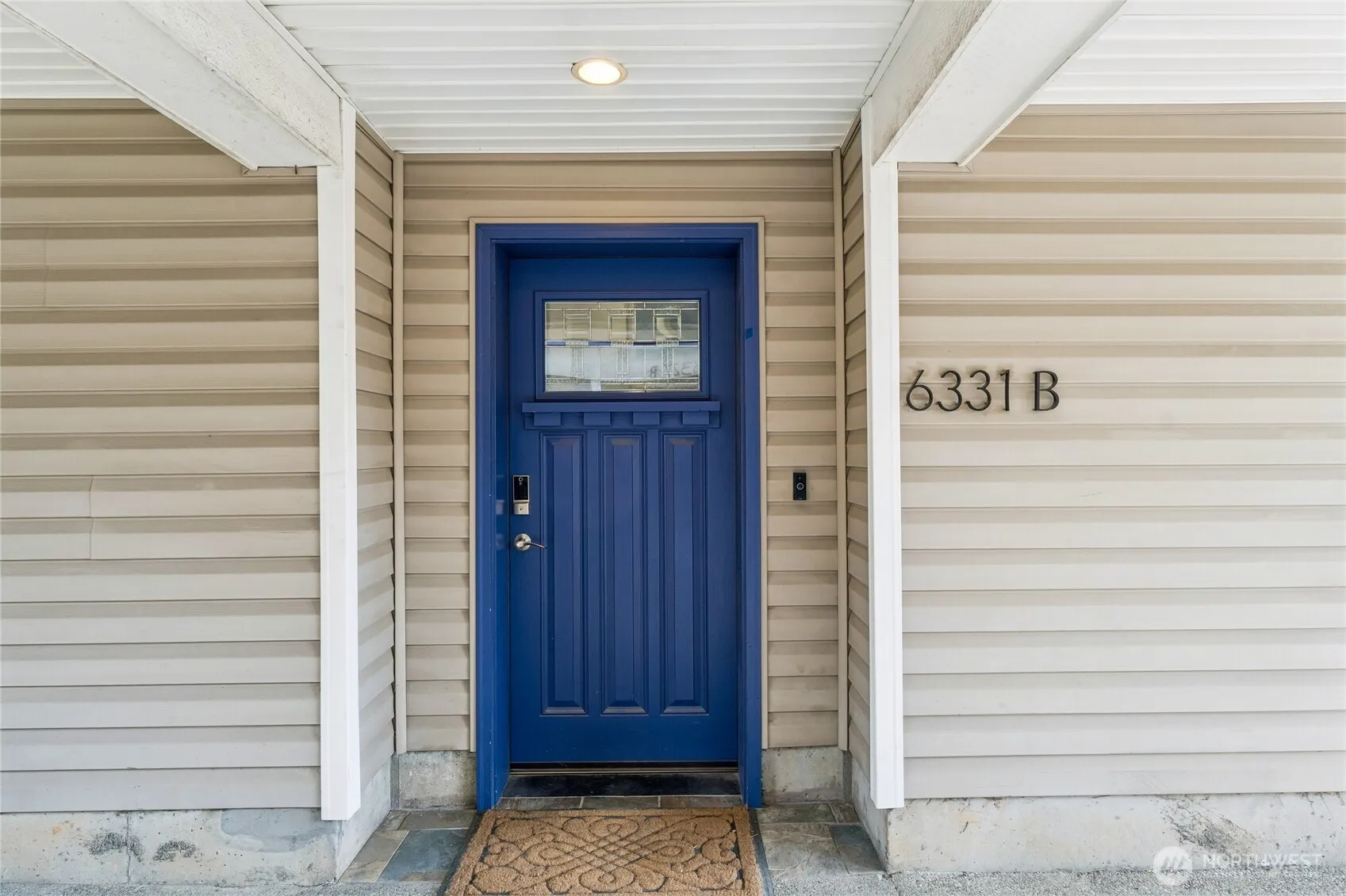 Property photo for 6331 42nd Avenue Sw #b, Seattle photo 2