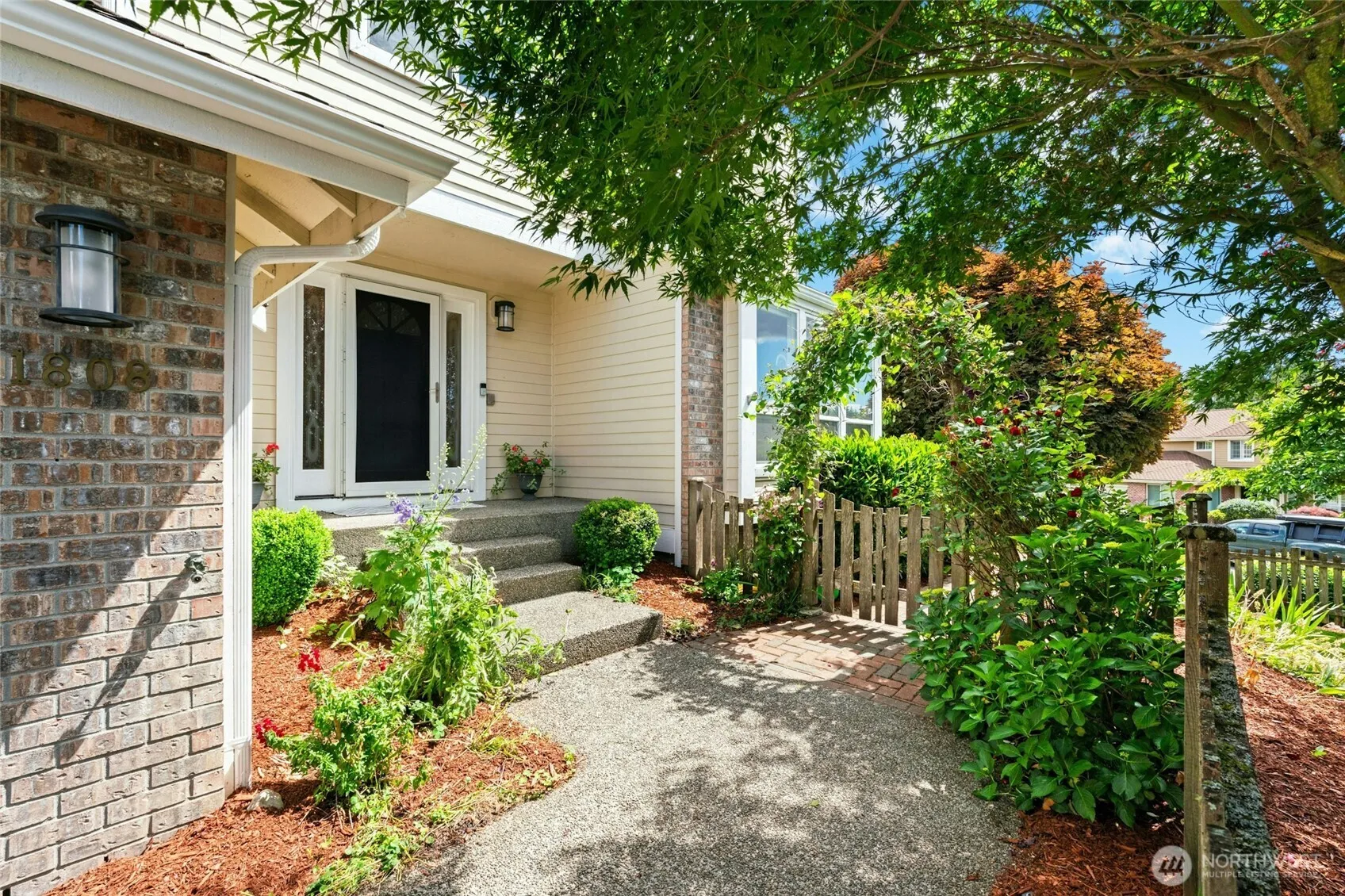 Property photo for 1808 Field Place Ne, Renton photo 4