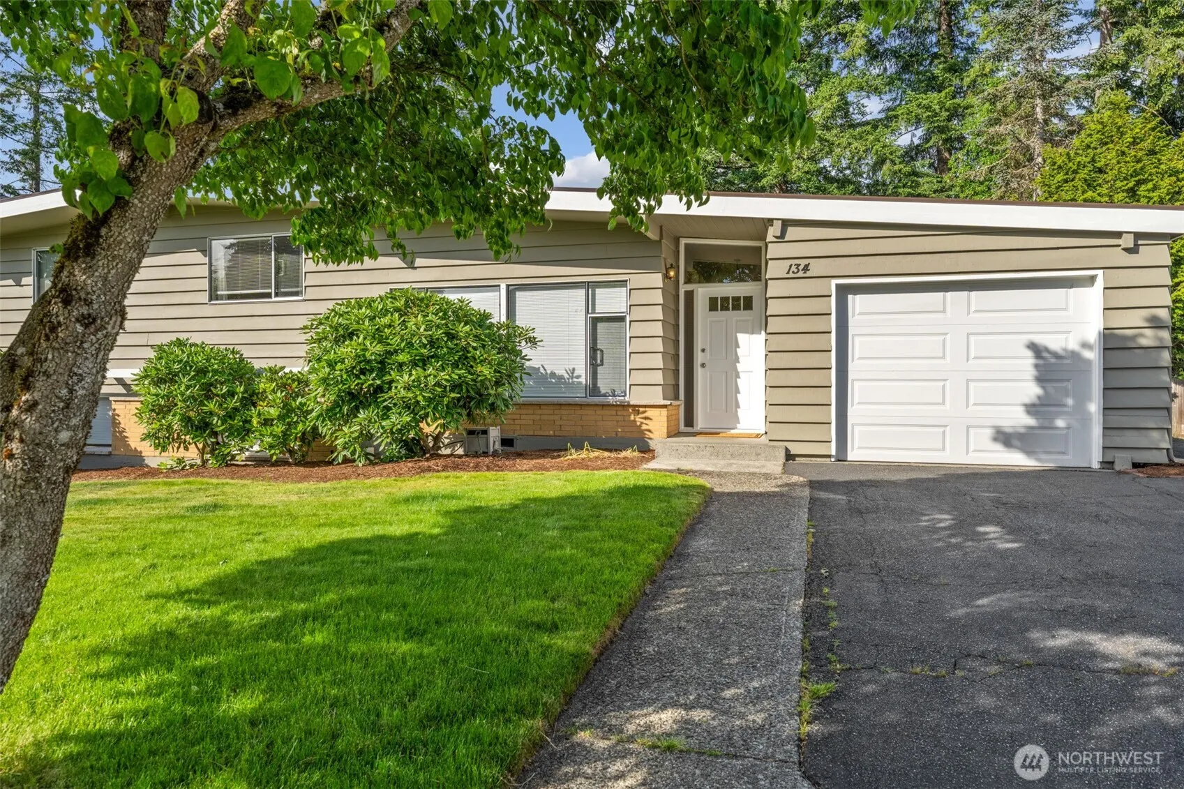 Property photo for 134 160th Place Se, Bellevue