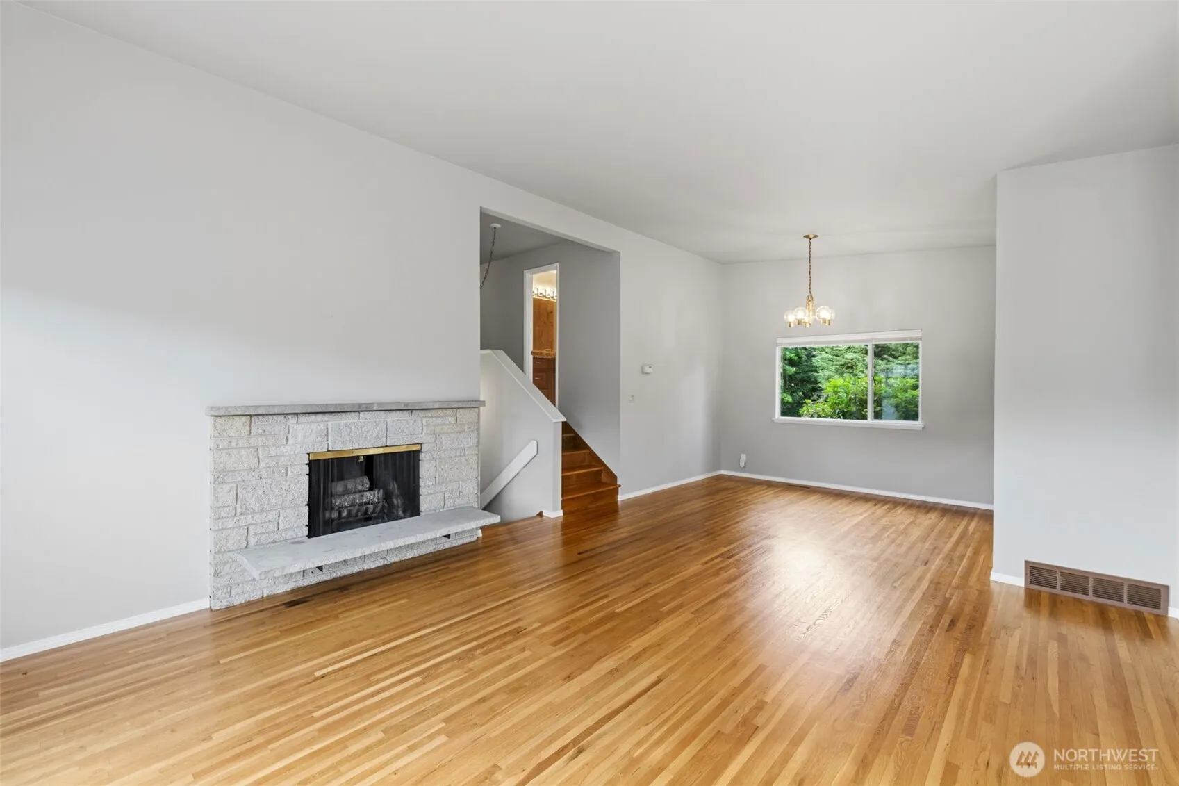Property photo for 134 160th Place Se, Bellevue photo 5