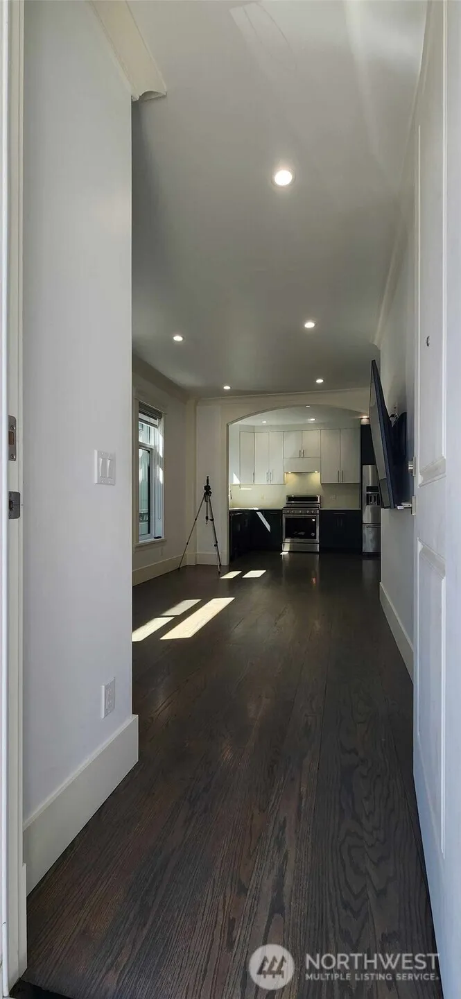 Property photo for 1129 N 33rd Place, Renton photo 5