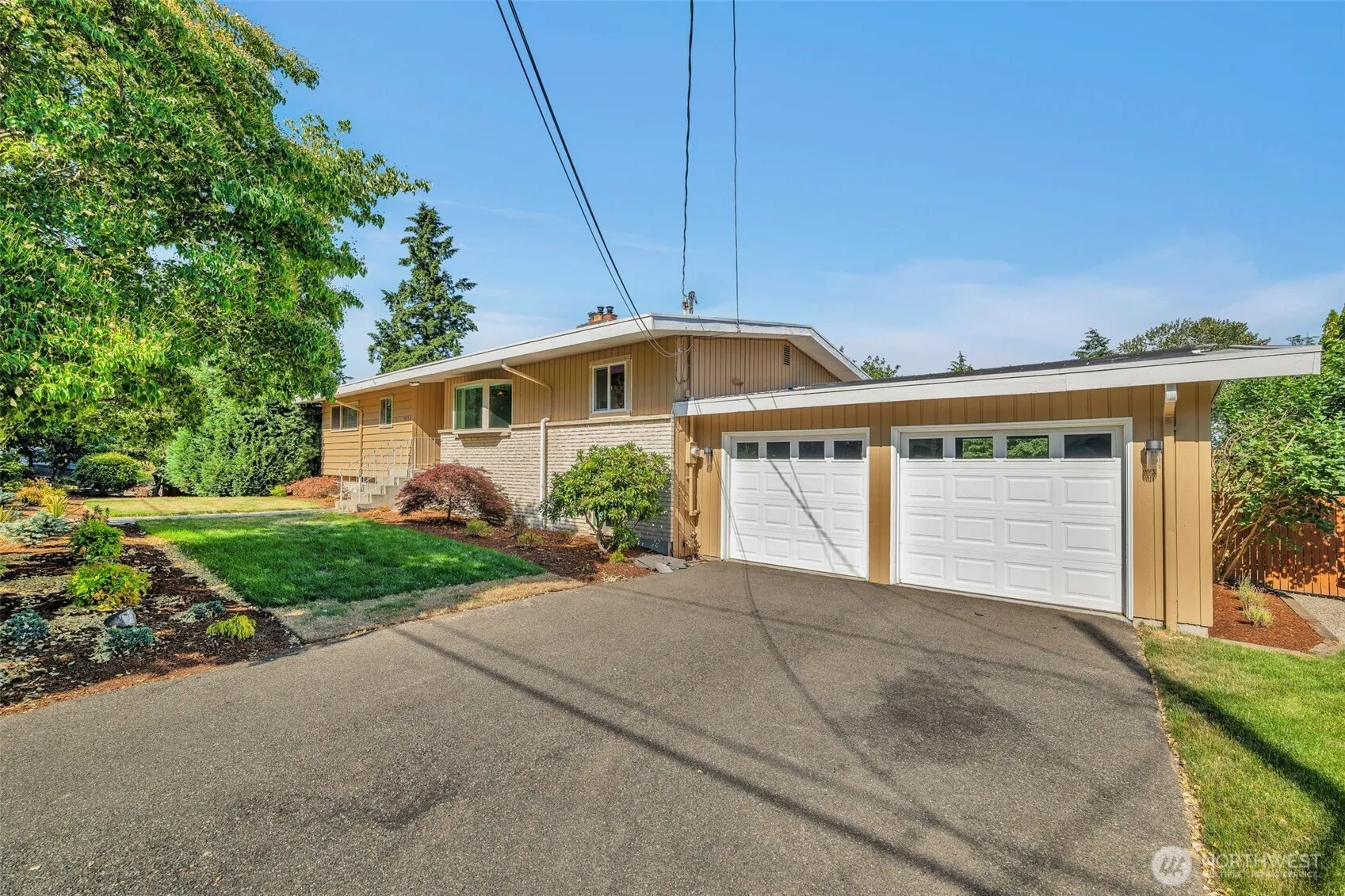 Property photo for 19156 66th Place Ne, Kenmore photo 2