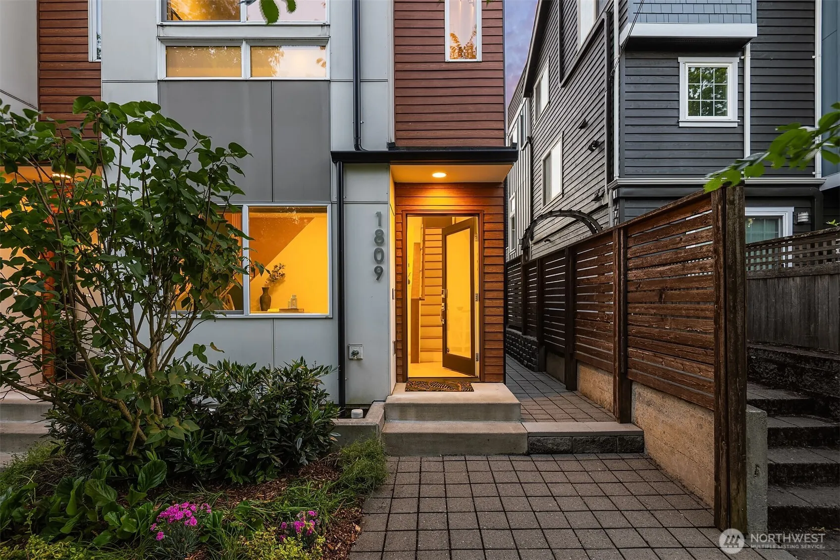 Property photo for 1809 13th Avenue, Seattle photo 4