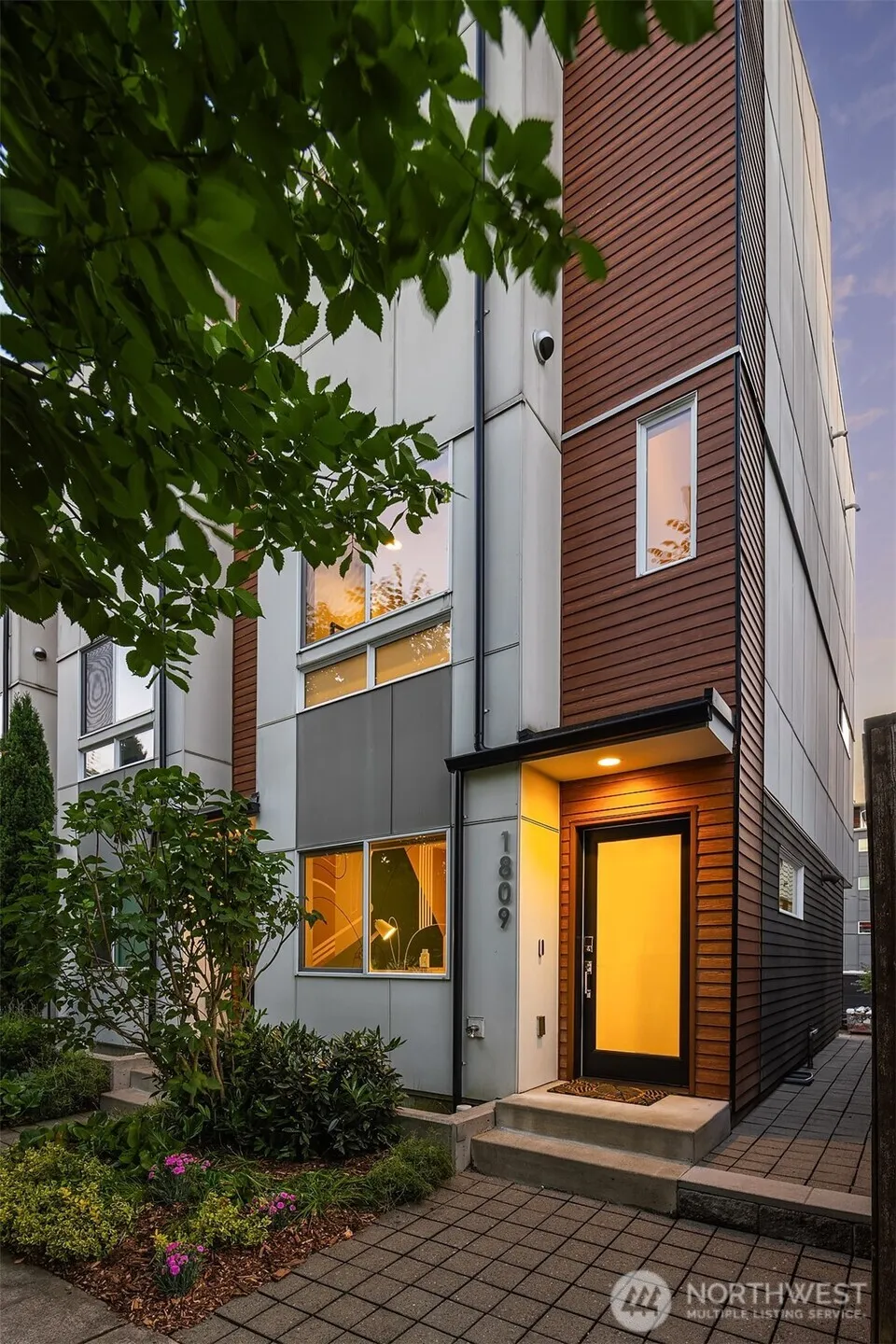 Property photo for 1809 13th Avenue, Seattle photo 3