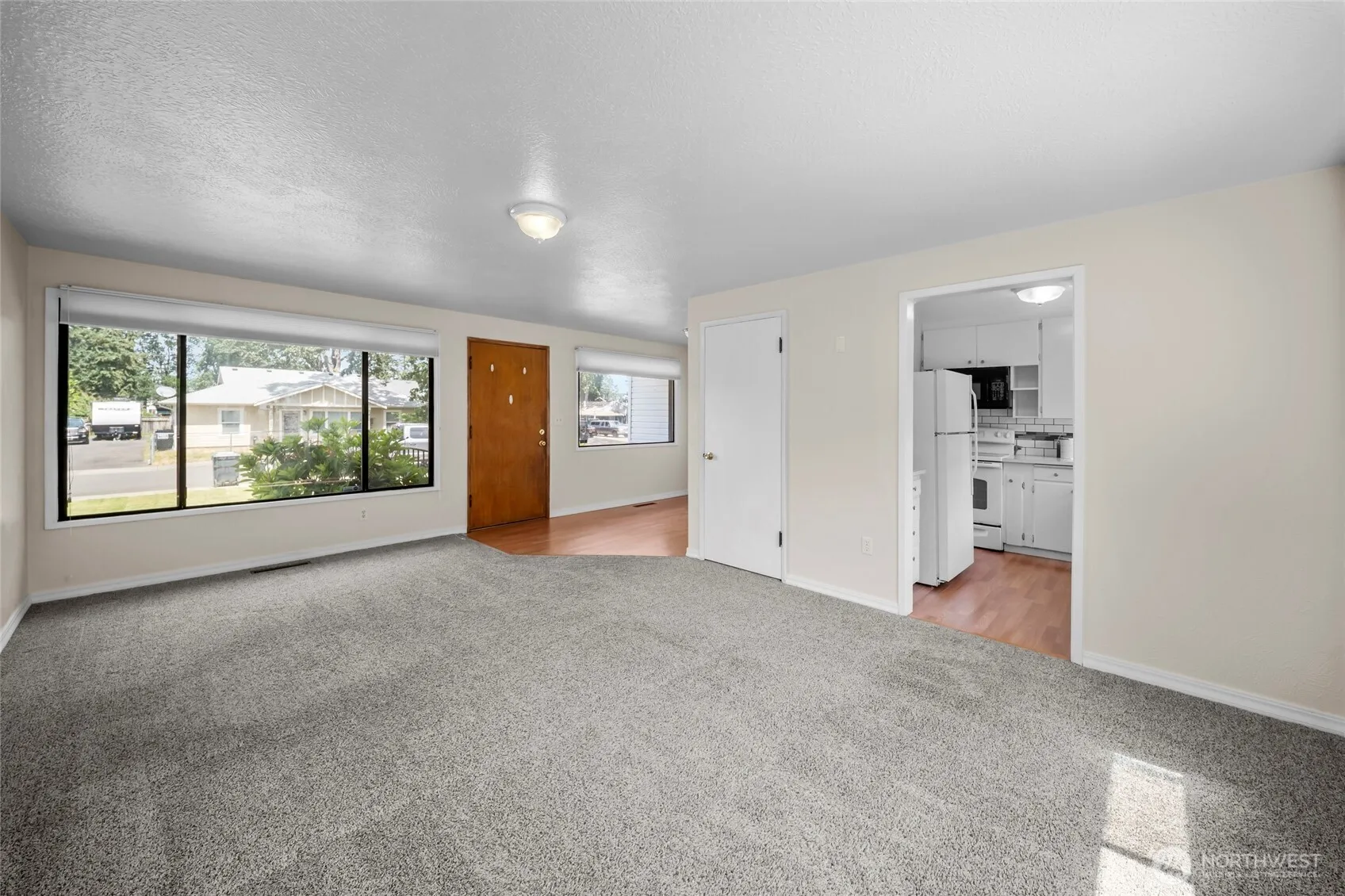 Property photo for 15205 Grant Avenue Sw, Lakewood photo 5