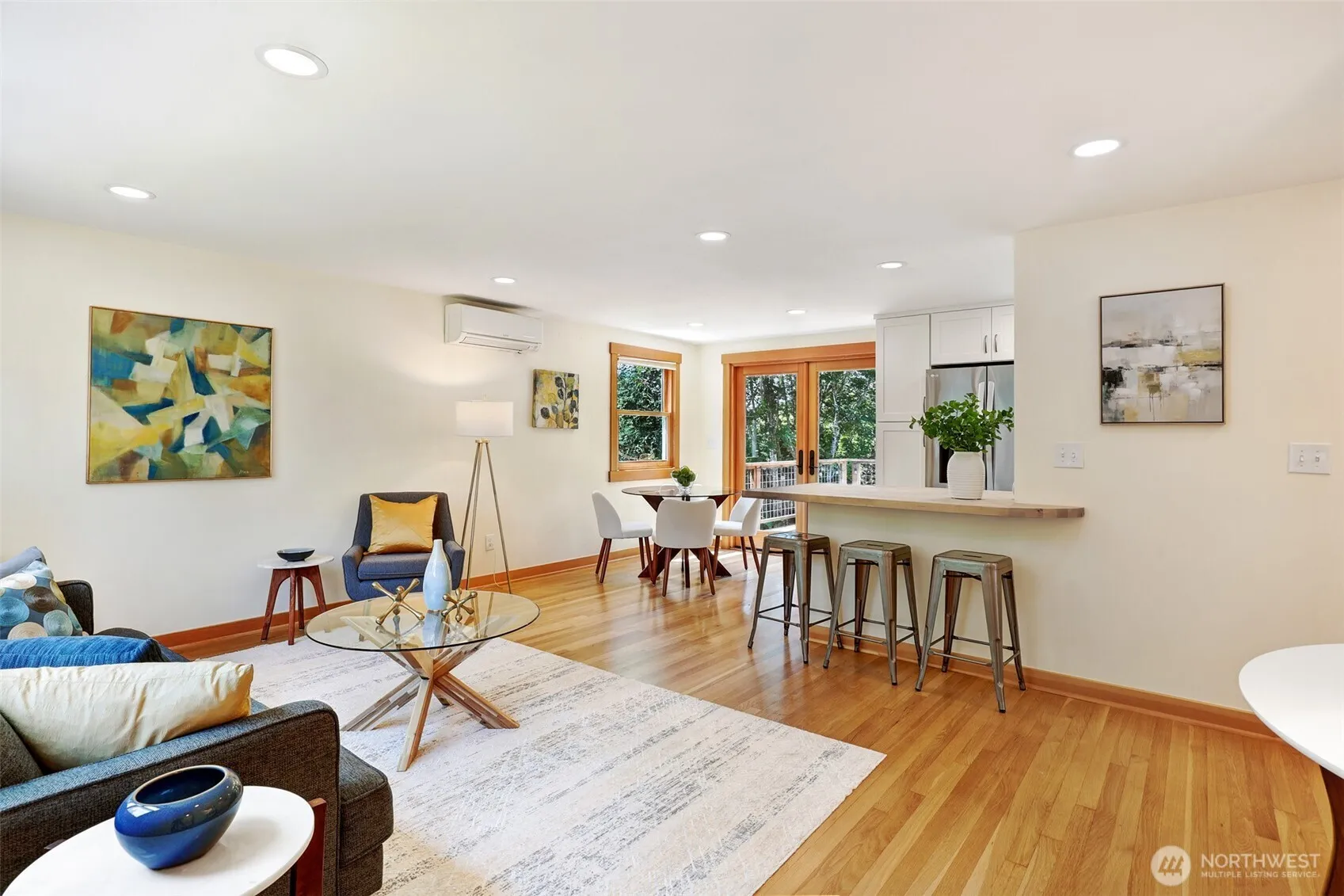 Property photo for 11527 39th Avenue Ne, Seattle photo 3