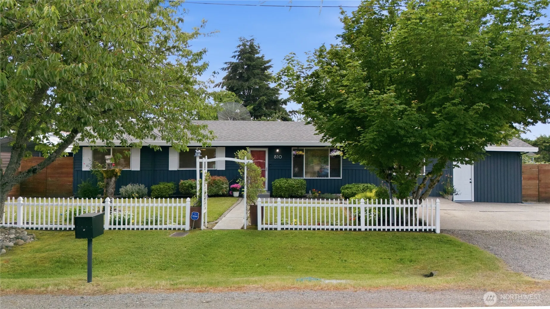 Property photo for 810 132nd Street S, Tacoma photo 2