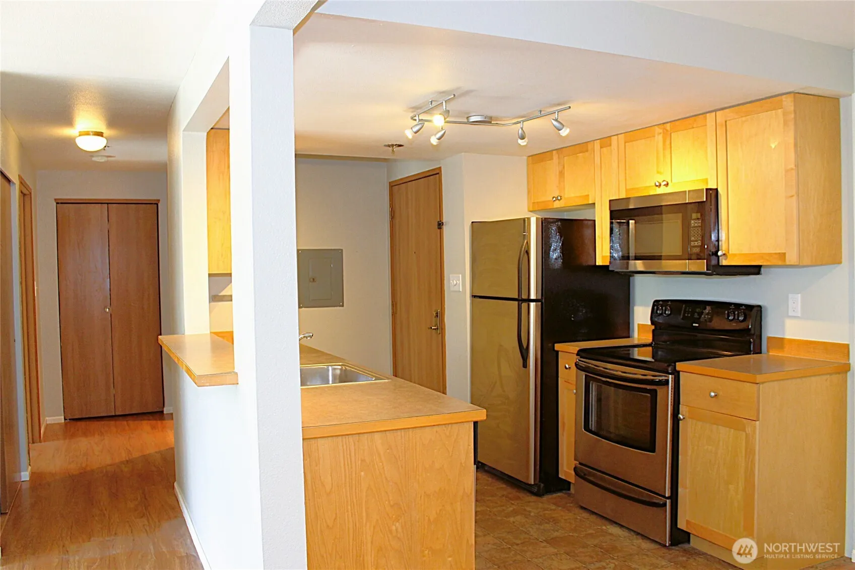 Property photo for 1522 Ne 175th Street #200, Shoreline photo 4